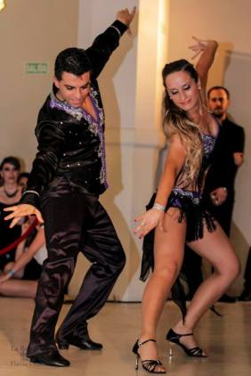 bailarines de salsa la troupe